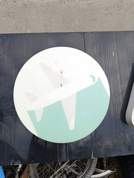 AviaKassa yozuvi reklamasi