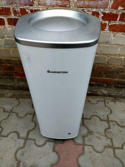 Продам водонагреватель Аристон
