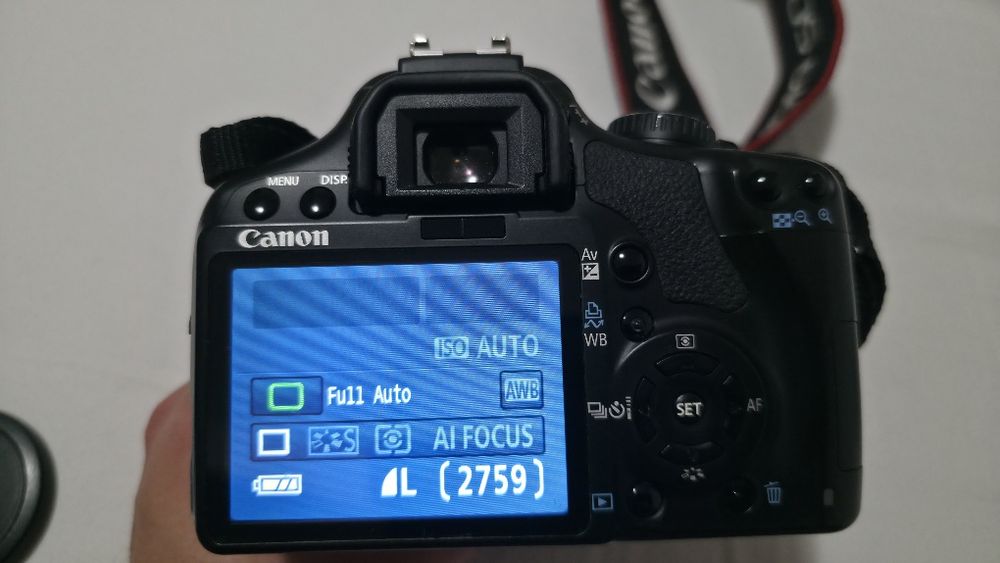 Aparat foto DSLR Canon EOS 450D + Obiectiv Canon EF-S 18-55mm + 2 Baterii