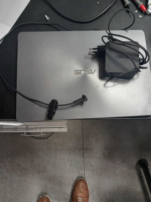 Лаптоп ASUS UX 430 U , Повреден