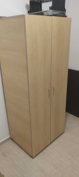 Продавам гардероб с пет отделения