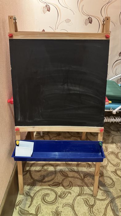 Продается двусторонний подставка для рисования (мольберт)