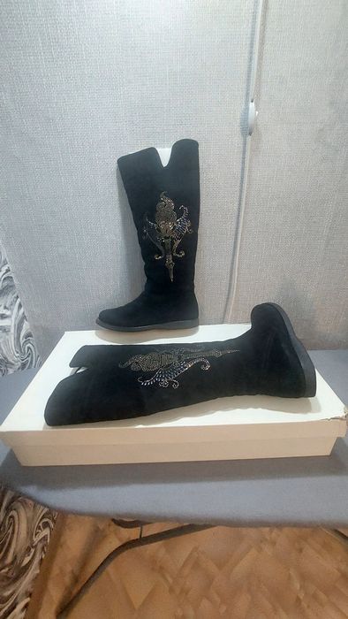 Продам женские сапоги