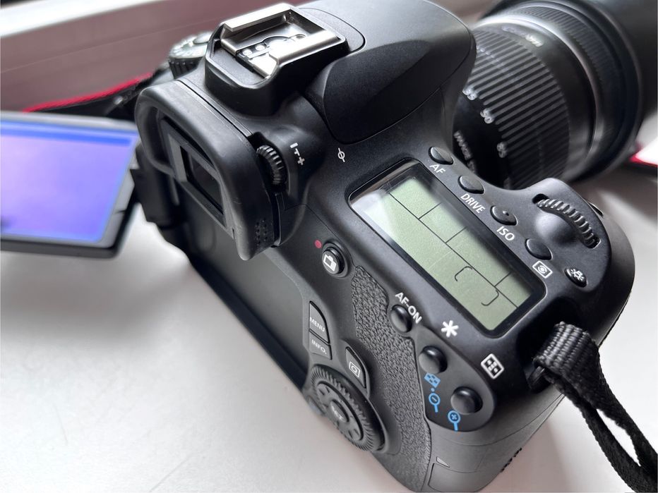 Canon 60D с объективом 18-135