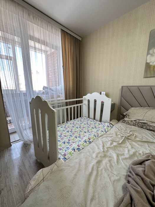 Детская кроватка-маятник с матрасом