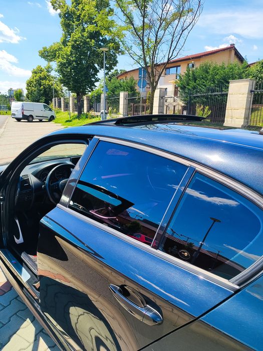 Vand BMW Seria 1 E87 Facelift, an fabricatie 2008, motorizare 2.0 Diesel BiTurbo de 204 CP, cutie manuala 6 trepte si tractiune spate.