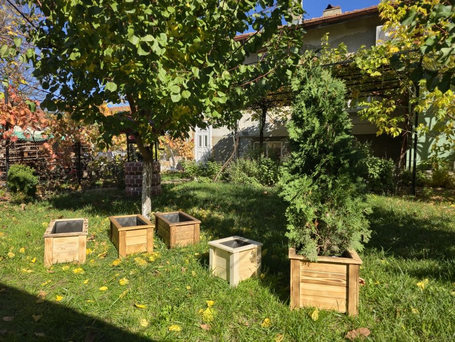 Дървени кашпи, декоративни саксии