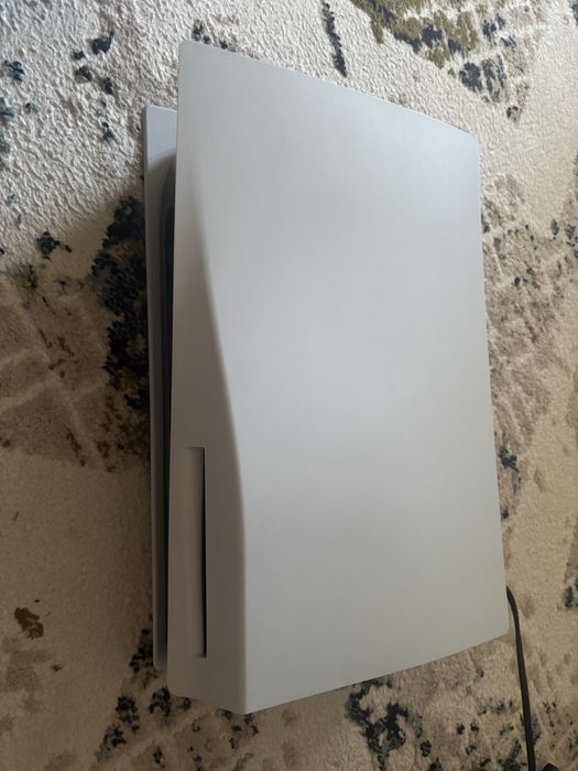 Плэйстешен 5 почти новый