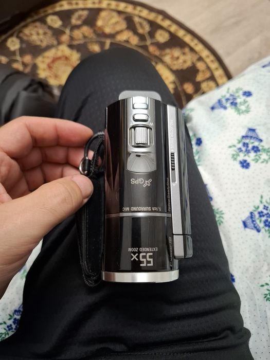 Продам цифровую видео камеру SONY