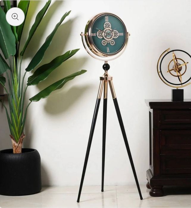 Retro tripod pol soati