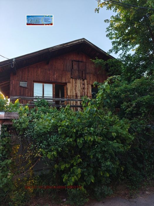 Къща в с. Панчарево 218m² и двор 820 м² - в.з. Косанин дол