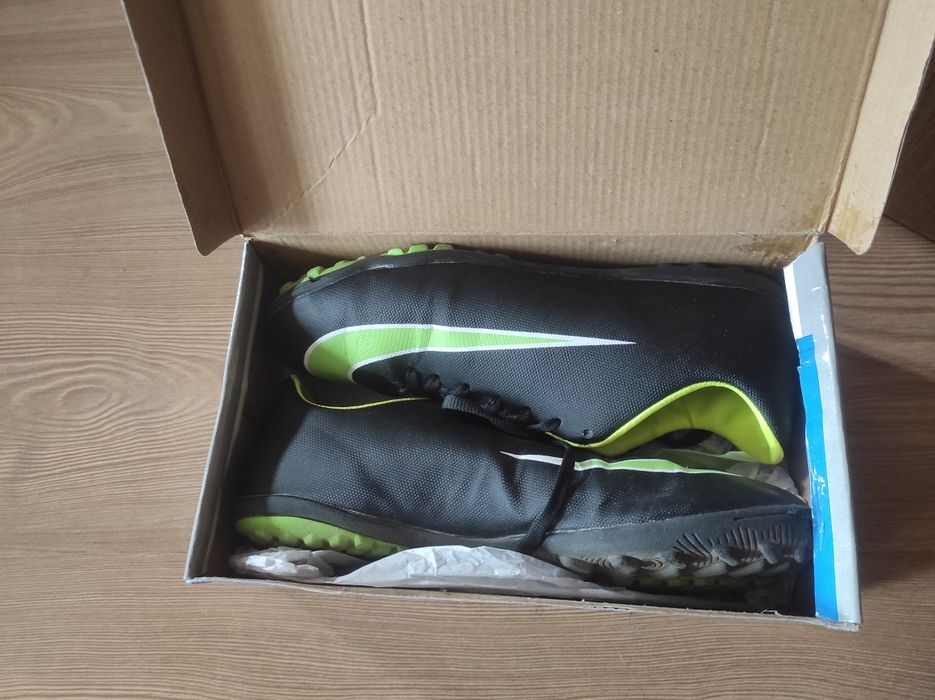 Футболни обувки, размер 41, цена 25 лв