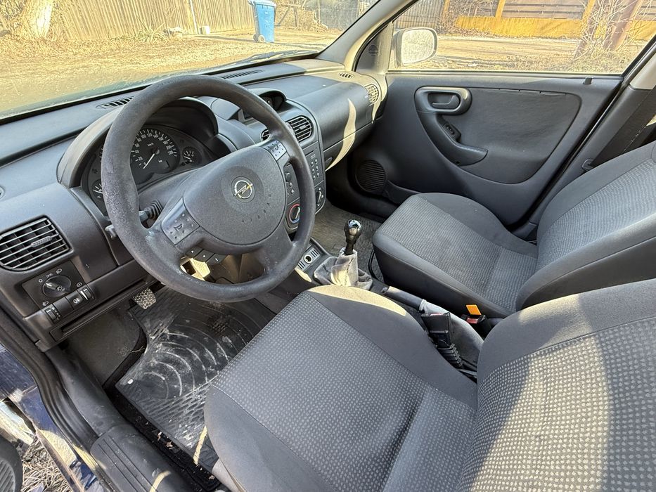 Opel Corsa 1.0 benzină, an 2004