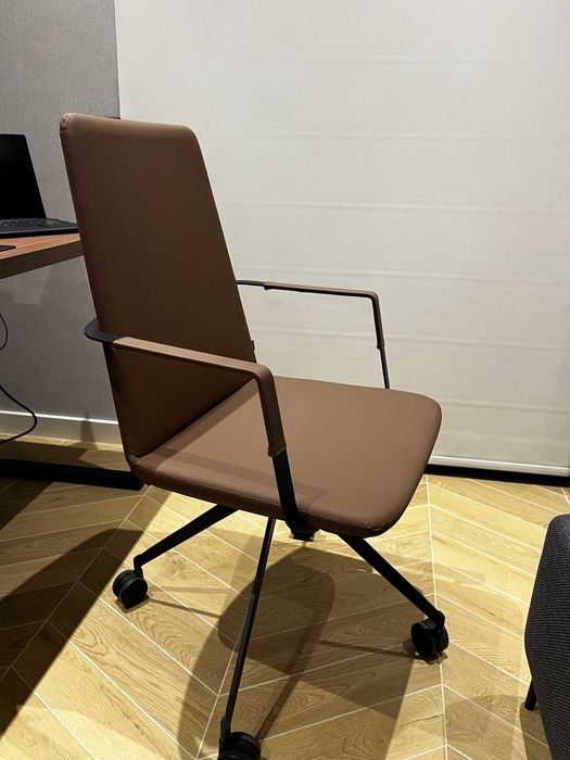 Офис/посетителски/домашен стол от изкуствена кожа