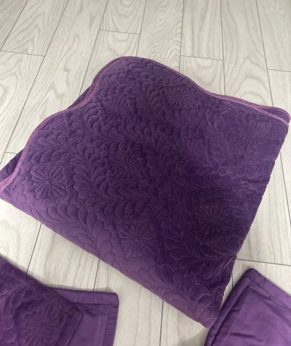 Vand cuvertura+2 fete perna;nou fara eticheta!