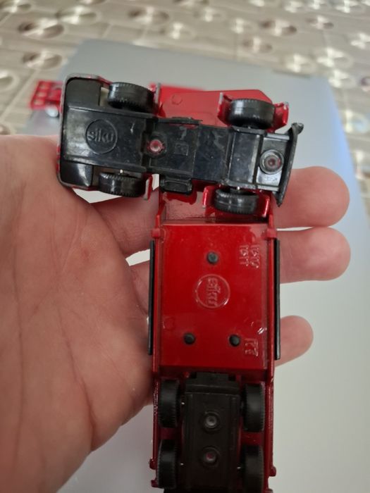 Метален камион Мерцедес