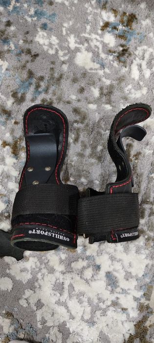 Крюки для турника.