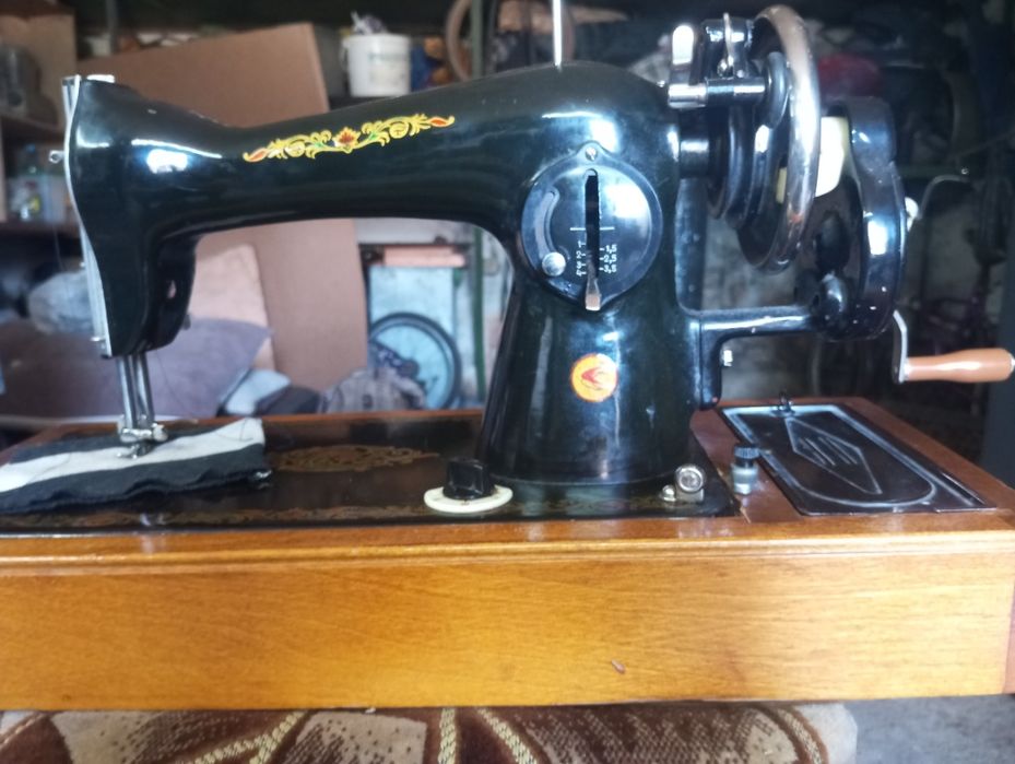 Швейная машинка продам