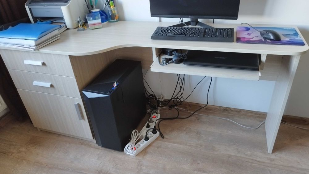 Birou făcut pe comandă