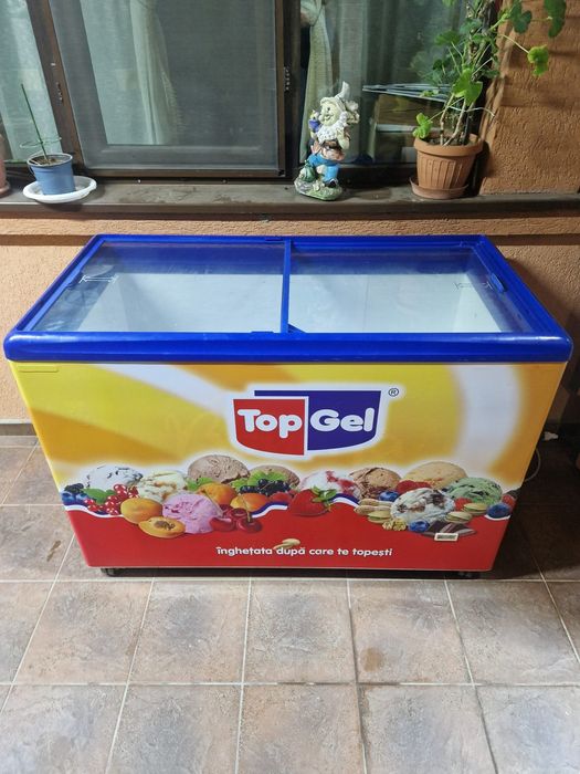 De inchiriat Vitrine frigorifice/corturi albe 3x3/mese cocktail/tort shoturi