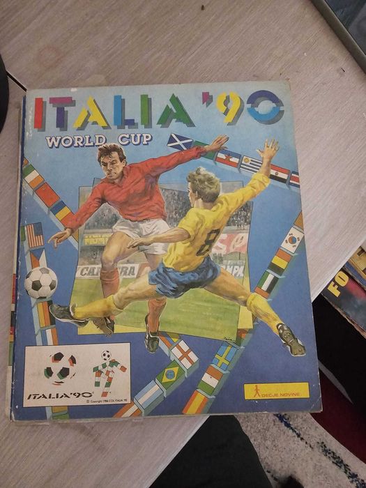 Vand albume football de colectie.