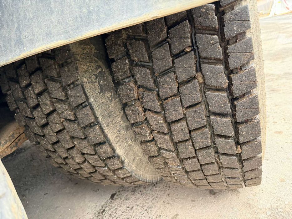 SCANIA 6x2  basculabil cu macara si telecomanda