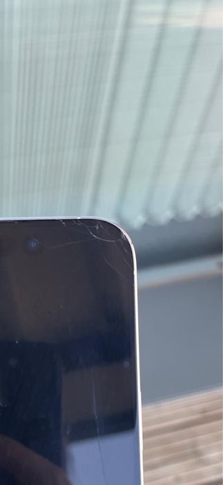 Iphone 15 Pro White - sticla display fisurata in colt