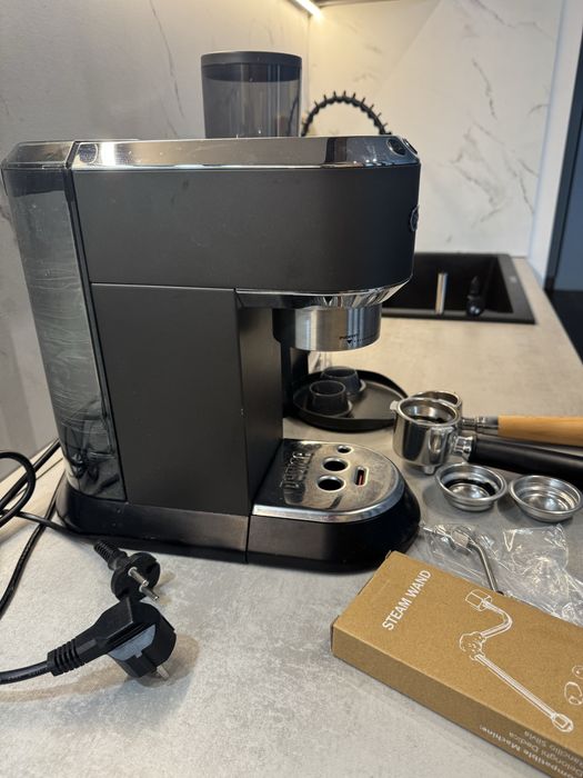 Delonghi Dedica si Rasnita Graef CM702