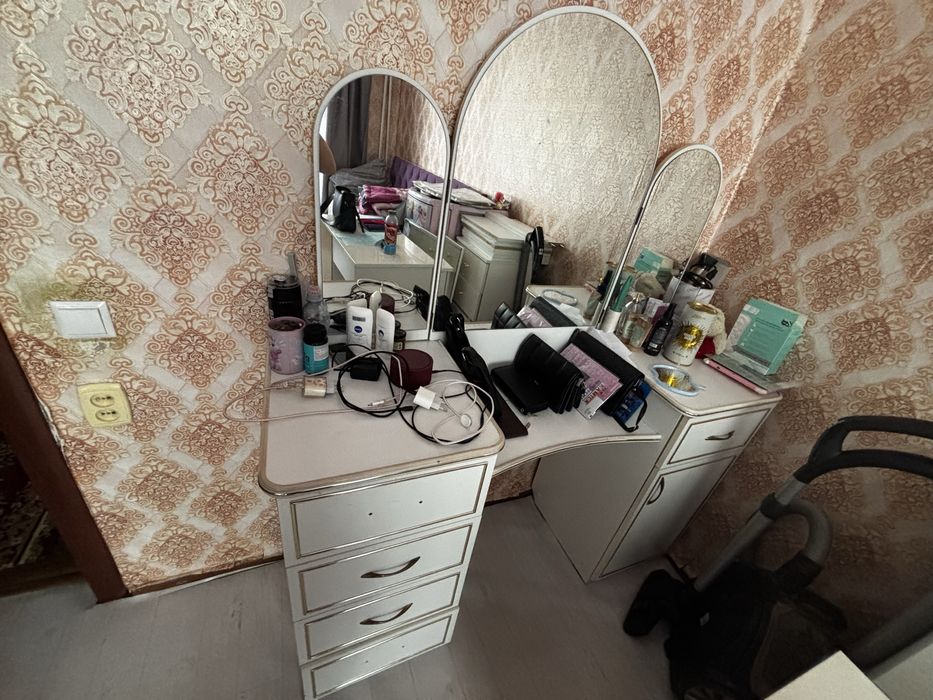 продам туалетный столик