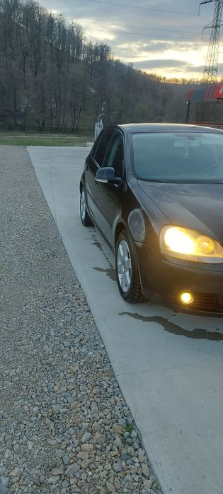 Vând golf 5 1.6 fsi benzină
