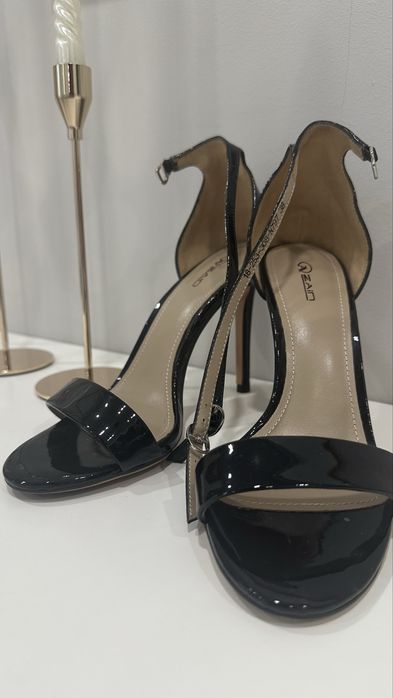 Новые стильные босоножки