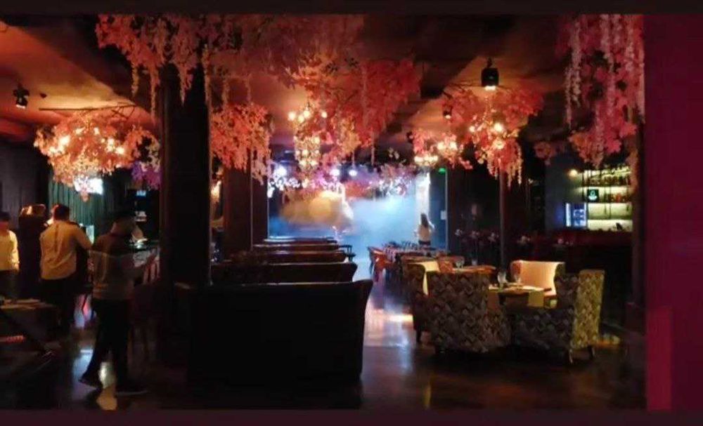 монтаж и подключение потолочных, подвесных колонок светомузыки Экрана