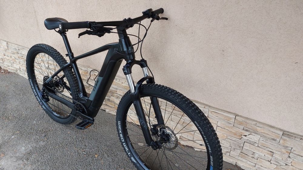 Bicicleta electrica Cube  bosch cx