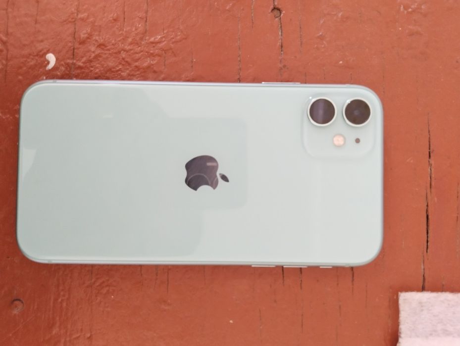 iPhone 11 в хорошем состоянии