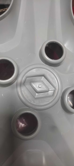 Колпак от Рено Сандеро