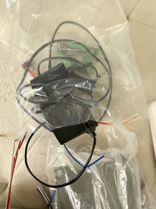 Video interfon cu deschidere poarta/ usa din buton