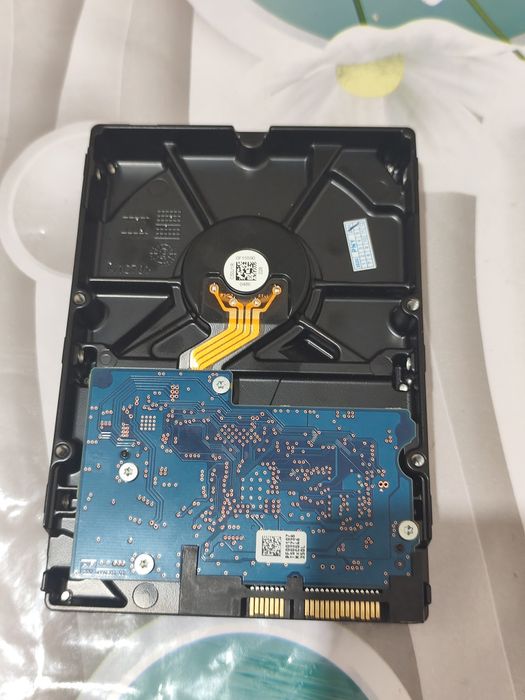 HDD (Hard Disk Drive), kompyuter uchun qattiq disk.