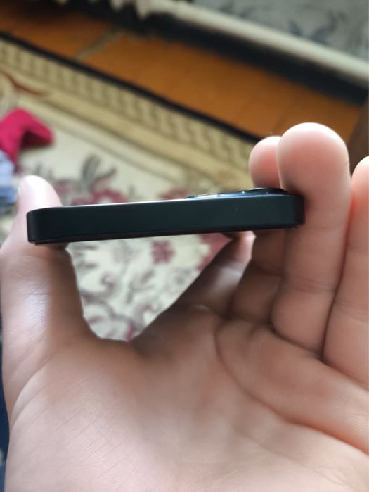 Продам Iphone 13 с гарантией