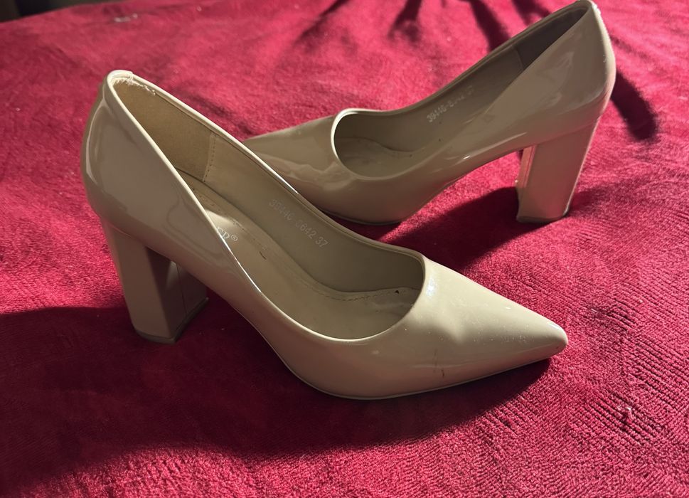 Продам туфли бежевые !!!
