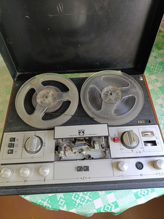 Продам катушечный МАЯК 203. Стерео. + Бобины с записями.