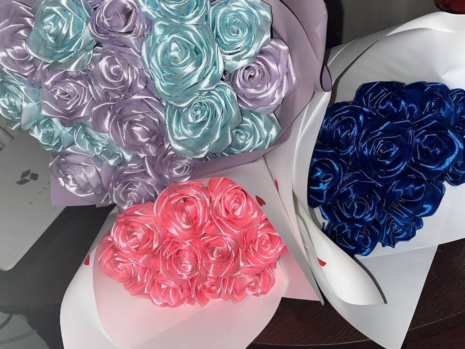 розы из атластной ленты