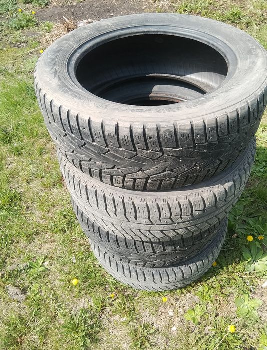 Продам комплект зимней резины