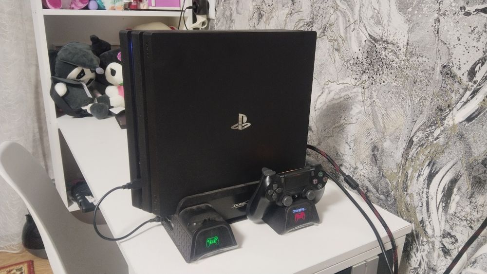 Продам PS4 PRO 1TB