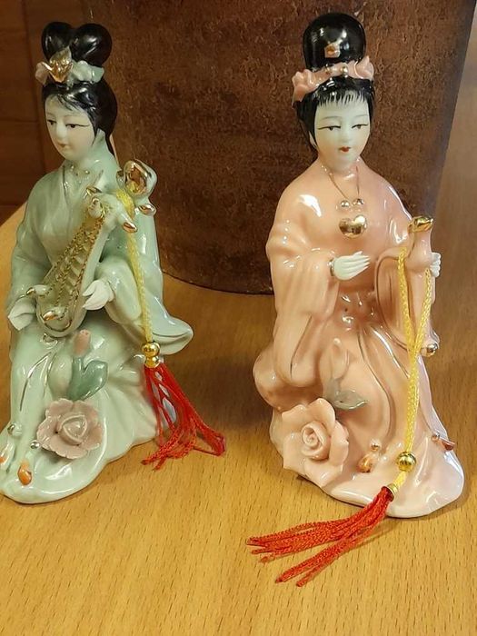 Продам  фарфоровые  статуэтки