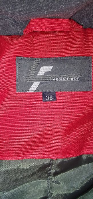 Дамско яке за зимни спортове