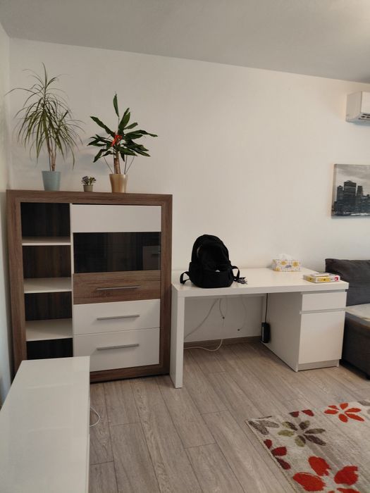 Proprietar vând ap.cu 2camere confort decomandat model mare
