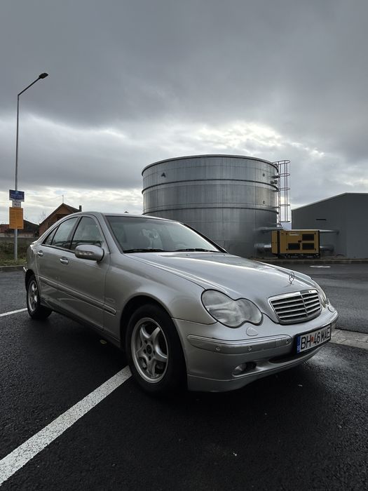 Vând Mercedes w203
