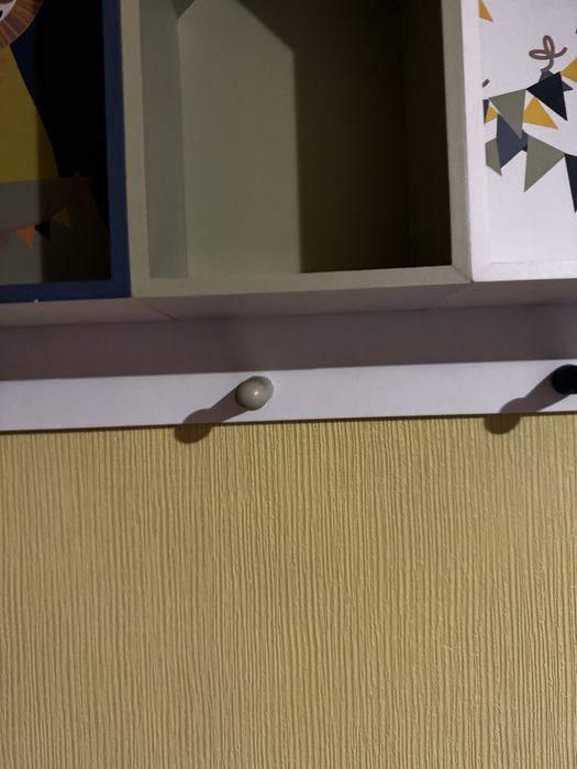 Етажерка закачалка за детска стая