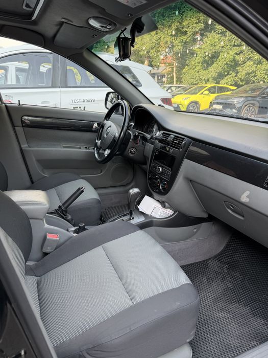 Jentra A/T 2020 qora