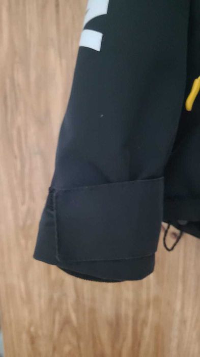 Куртка демисезонная на мальчика.